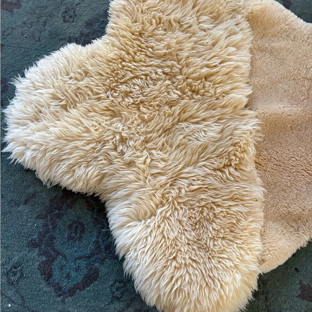 Plush Cream Sheepskin Rug - Picture 3 of 3